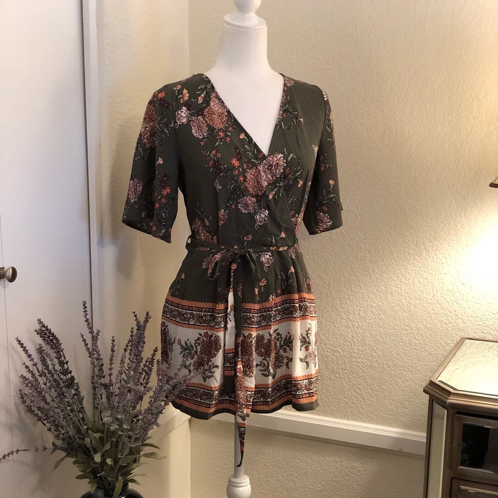 NWT Blue Rain Floral Romper in size M.